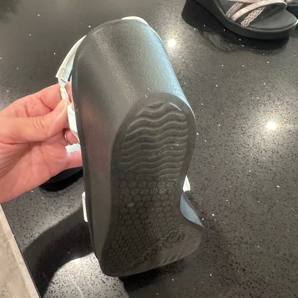 Sketchers sandals - Picture 3 of 3